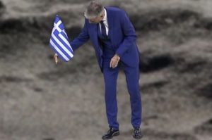 Viral: Ο Νίκος Ευαγγελάτος… «φύτεψε» την ελληνική σημαία στη Σελήνη