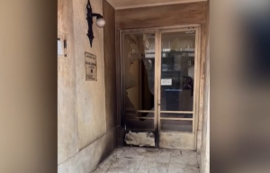 Επίθεση με γκαζάκια στο γραφείο του Β. Καπερνάρου