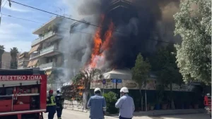 Ίλιον: Μεγάλη φωτιά σε κατάστημα – Ακούγονται εκρήξεις