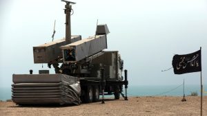 Το Ιράν επιτίθεται σε κράτη του Κόλπου, απειλεί με «καταστροφικά» αντίποινα αν ο Τραμπ