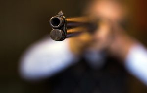 Κεραμεικός: 89χρονος μπήκε με καραμπίνα στον ΕΦΚΑ και άρχισε να πυροβολεί!