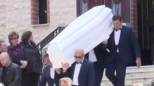 Δολοφονία στον Άγιο Δημήτριο: Θλίψη στην κηδεία του 27χρονου Θεόφιλου