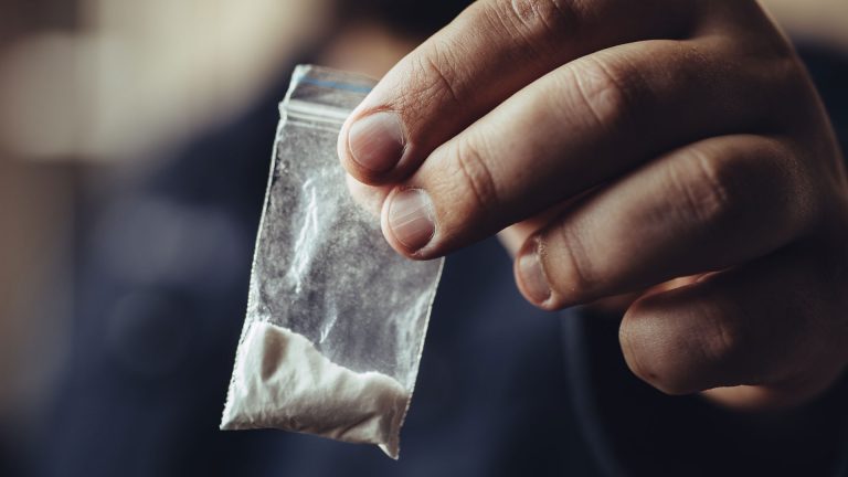Πρώτοι οι 45άρηδες στη χρήση ναρκωτικών – Τι δείχνουν τα στοιχεία