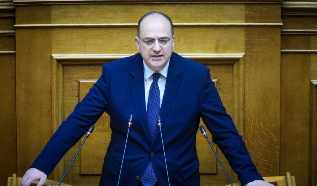 Λαζαρίδης: Έδειξε το πτυχίο του στον “αέρα”