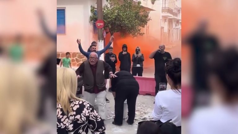 Viral γλέντι: Μετά τα πιάτα, διέλυσαν και τις τουαλέτες