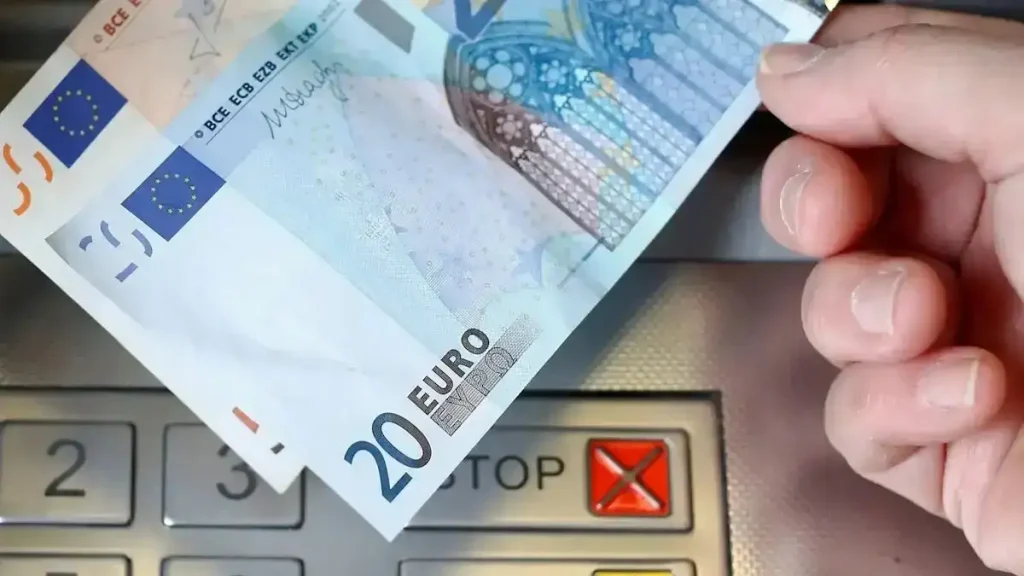 Τι δεν κατάσχεται από τραπεζικό λογαριασμό – Αλλαγές για επιδόματα, συντάξεις και ημερομίσθια