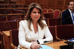 Παπακώστα: Ζητά άρση ασυλίας και αποσύρεται από τις εκλογές