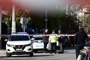 Θρίλερ με τον δράστη του ΕΦΚΑ: Ο 89χρονος άνοιξε ξανά πυρ έξω από το Εφετείο – Τρεις ελαφρά τραυματίες