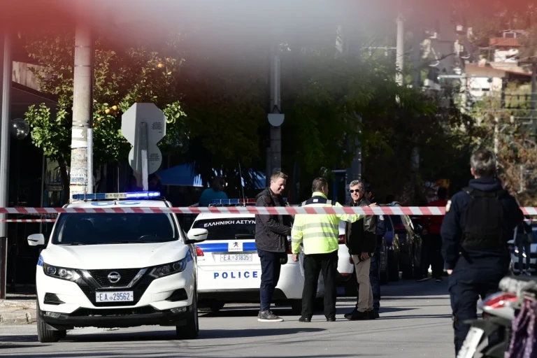 Θρίλερ με τον δράστη του ΕΦΚΑ: Ο 89χρονος άνοιξε ξανά πυρ έξω από το Εφετείο – Τρεις ελαφρά τραυματίες