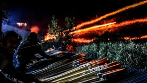 Σοκ στη Χίο: Ρουκέτα χτύπησε 32χρονη – Έχασε δόντια
