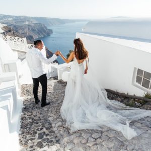 Γάμοι-υπερπαραγωγές που «γεμίζουν» την οικονομία – Πόσα δίνουν οι τουρίστες για να παντρευτούν στην Ελλάδα