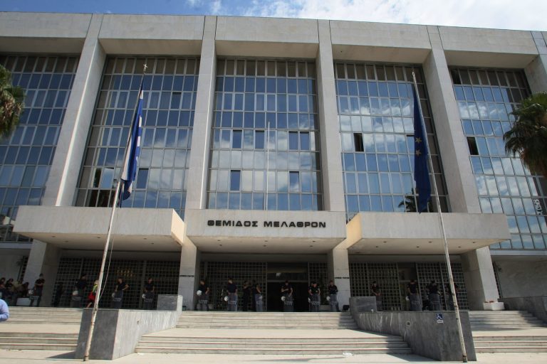 Απίστευτο: Ελληνικά δικαστήρια καταδίκασαν 11χρονη, νήπια και βρέφη