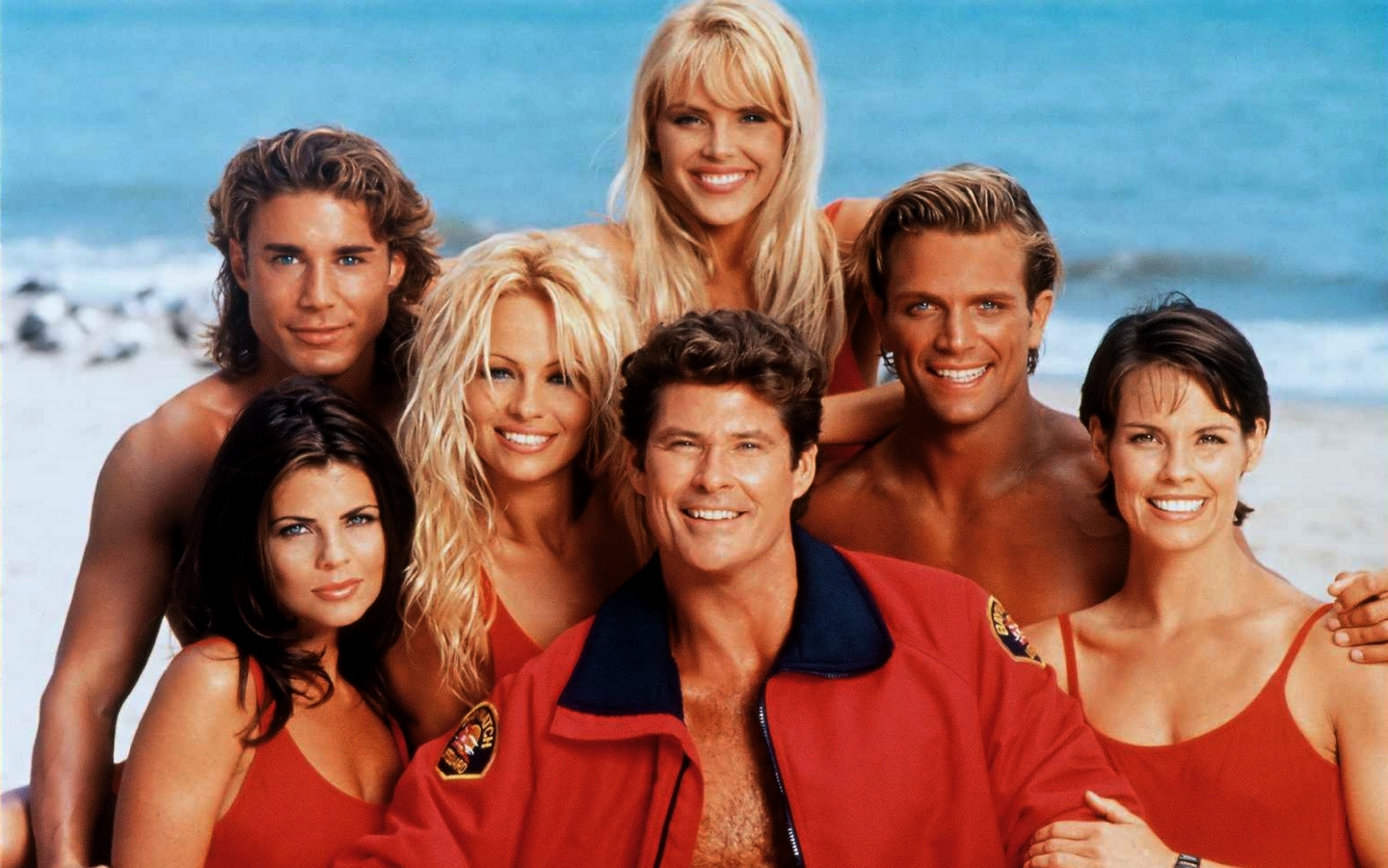 «Baywatch»: Πρώτη εικόνα των πρωταγωνιστών μέσα από το νέο teaser της σειράς