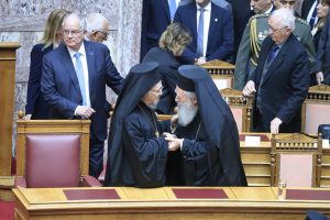 Σε εξέλιξη η ιστορική ομιλία του Οικουμενικού Πατριάρχη