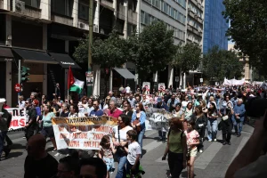 Απεργία ΑΔΕΔΥ: Σε εξέλιξη η συγκέντρωση στην πλατεία Κλαυθμώνος