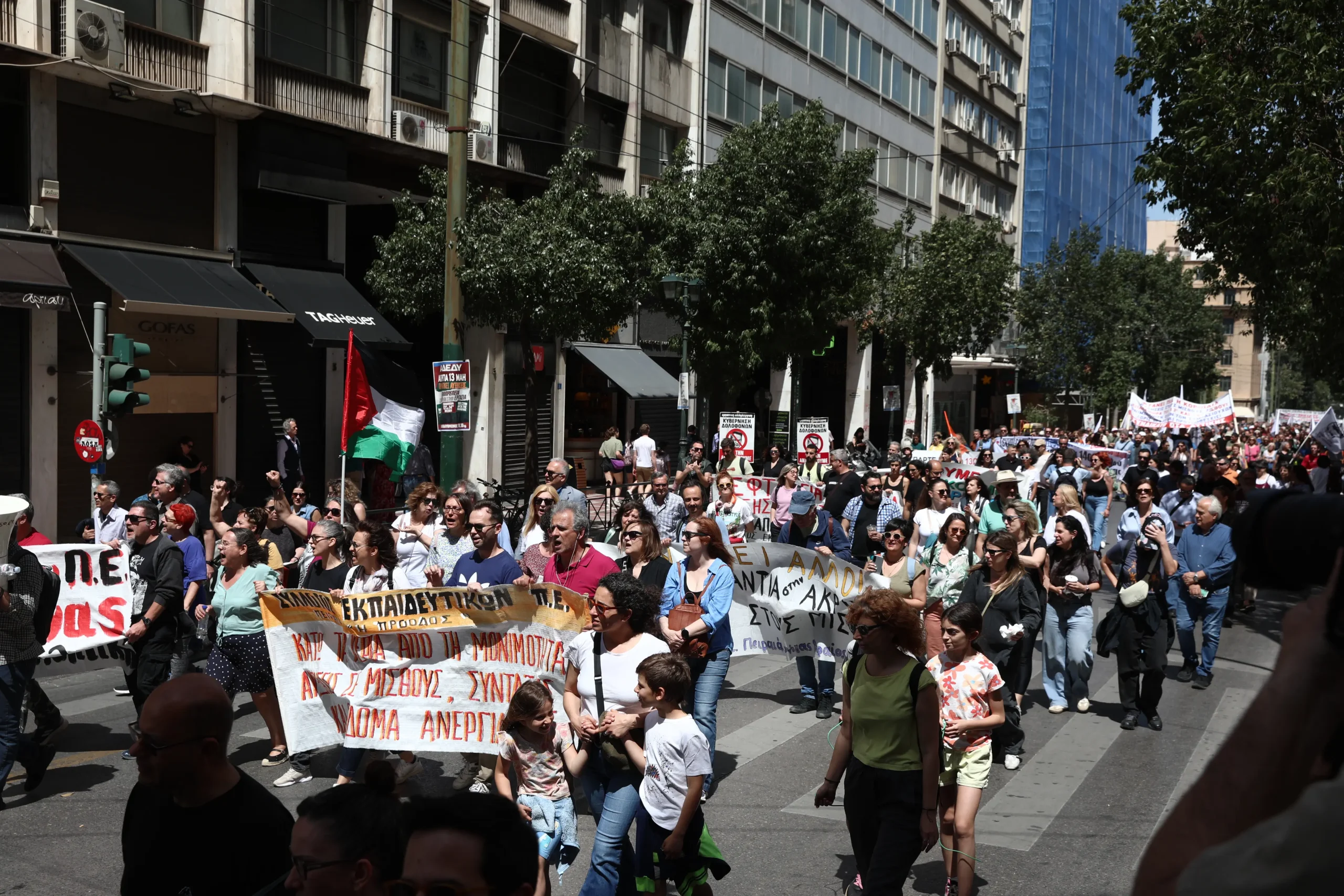 Απεργία ΑΔΕΔΥ: Σε εξέλιξη η συγκέντρωση στην πλατεία Κλαυθμώνος