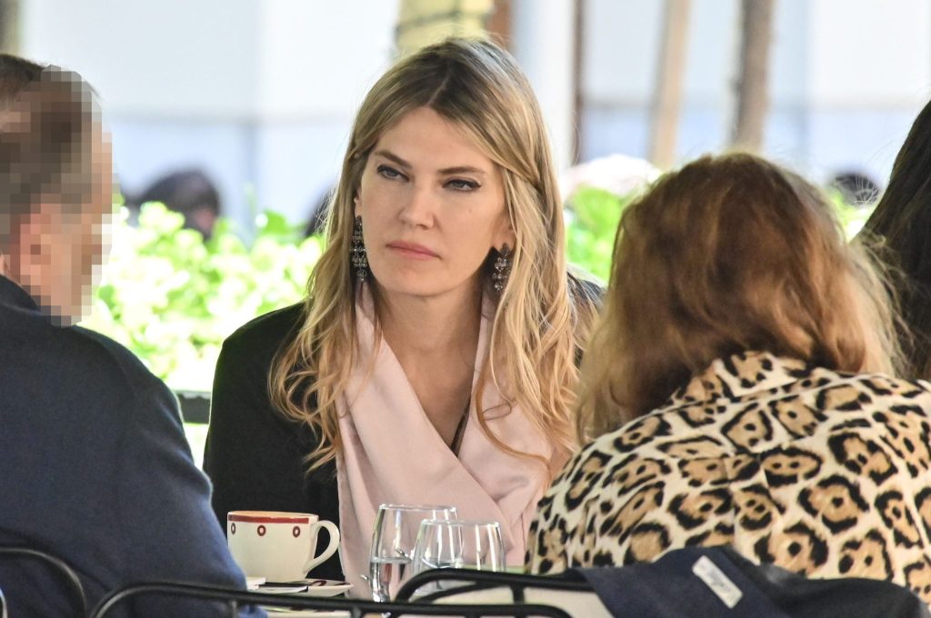 Εύα Καϊλή: Γυρίζει σελίδα στην Αθήνα – Με ποιους γευμάτισε στη Βουκουρεστίου