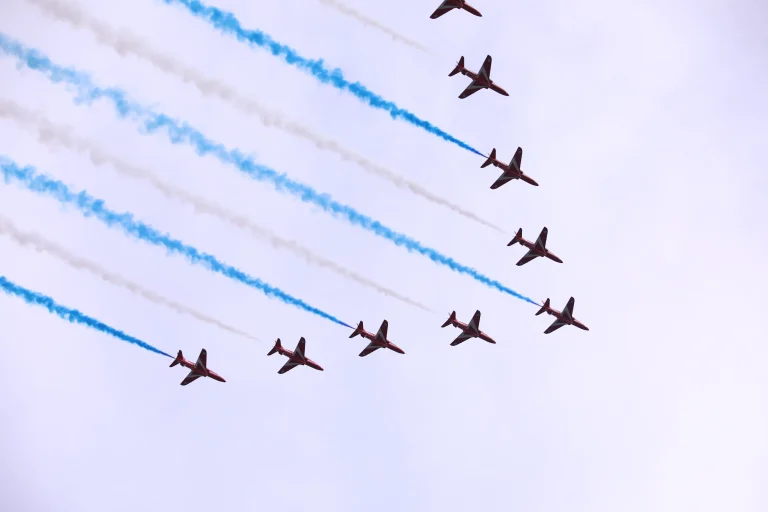 Air Show στο Φάληρο: Rafale και Red Arrows εντυπωσιάζουν στον ουρανό της Αθήνας