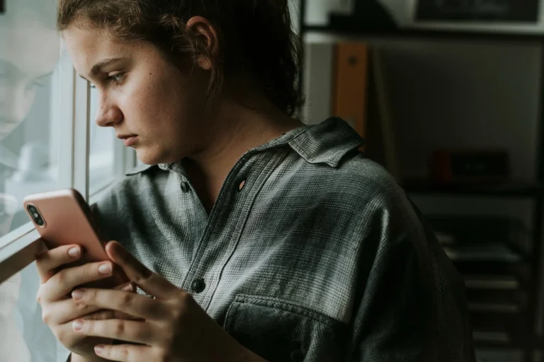 SafeYouth: Το panic button που ειδοποιεί άμεσα την Αστυνομία για ανηλίκους