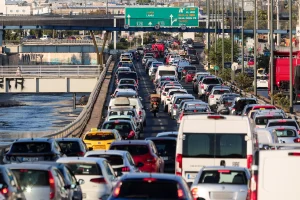 Στο «κόκκινο» η κίνηση στην Αθήνα λόγω της συναυλίας των Metallica