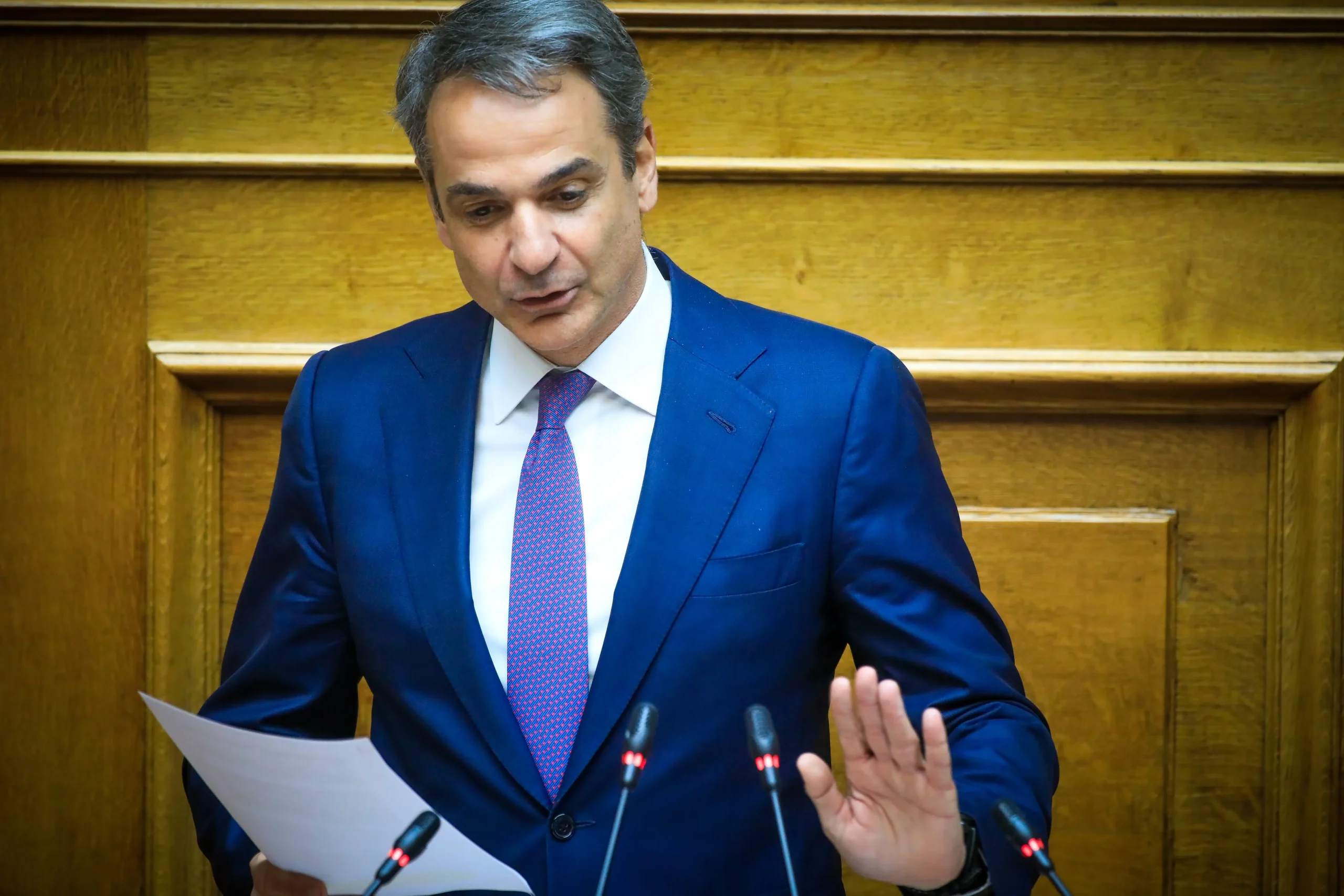 Μητσοτάκης: «Να ιδρώσουμε όλοι τη φανέλα» – Το παρασκήνιο και οι αιχμές στην ΚΟ της ΝΔ