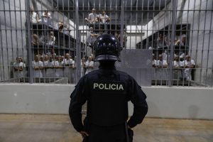 Μέσα στη μεγαλύτερη και πιο σκληρή φυλακή του κόσμου – Εκεί όπου τα φώτα δεν σβήνουν ποτέ