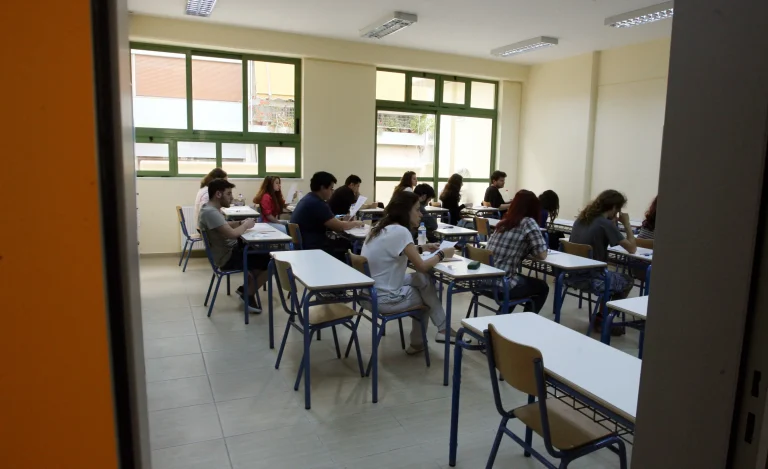 Υποχρεωτική φοίτηση: Από τα 9 στα 11 χρόνια με τη νέα πρόταση για το Σύνταγμα