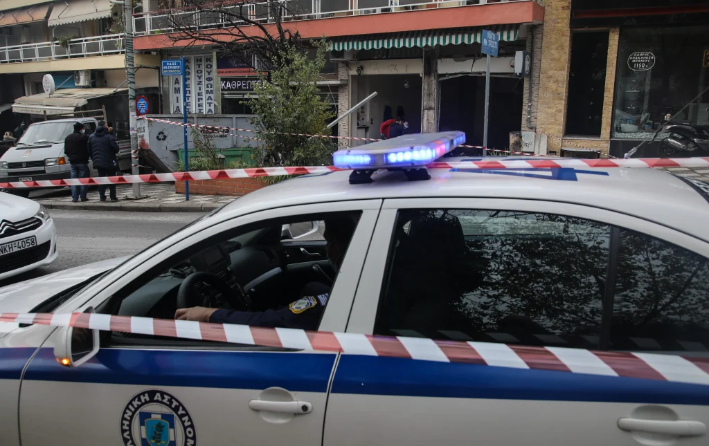 Καλλιθέα: Πυροβολισμοί έξω από κατάστημα εστίασης – Τραυματίστηκε γυναίκα