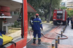 Δραπετσώνα: Υπό έλεγχο τέθηκε η φωτιά σε διαμέρισμα πολυκατοικίας