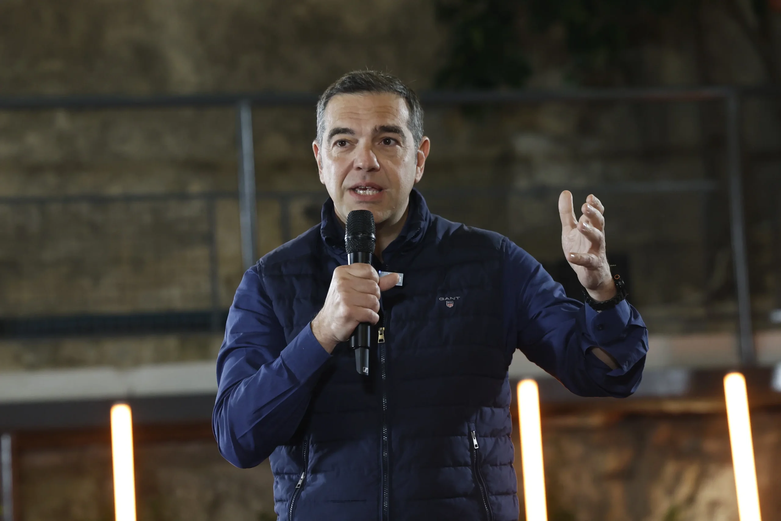 Τσίπρας για Πανελλαδικές: «Τα όνειρά σας δεν χωρούν στην κόλλα των εξετάσεων»