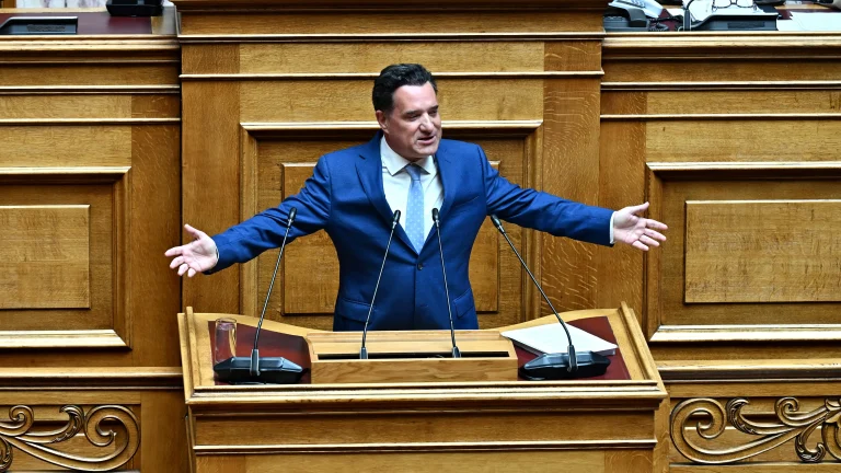 Βουλή: Σφοδρή σύγκρουση για το νομοσχέδιο Υγείας και τα καινοτόμα φάρμακα