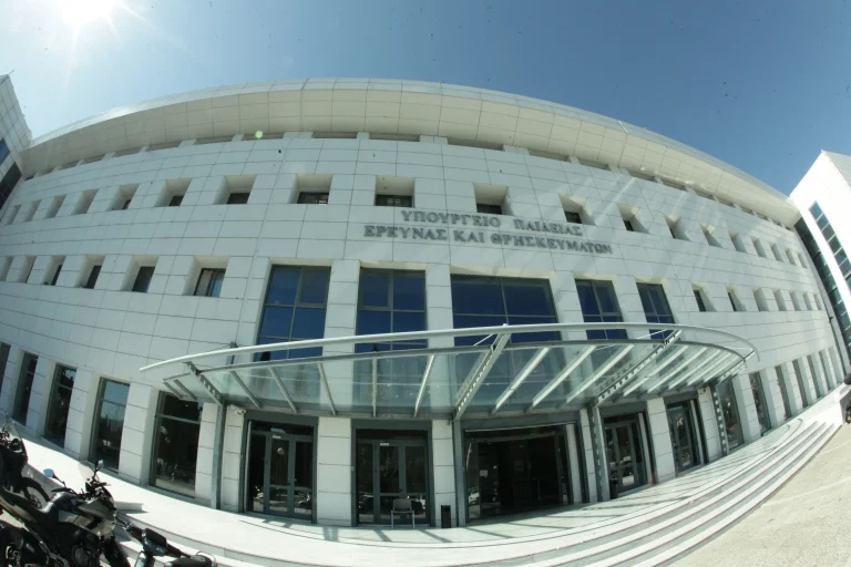 MySchool: Βγήκαν τα απολυτήρια για τη Γ’ Λυκείου