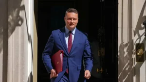 Βρετανία: Παραιτήθηκε ο υπουργός Υγείας – Φήμες για διεκδίκηση της πρωθυπουργίας