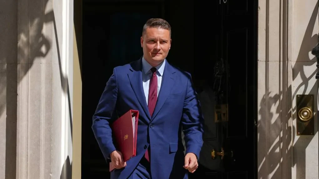 Βρετανία: Παραιτήθηκε ο υπουργός Υγείας – Φήμες για διεκδίκηση της πρωθυπουργίας