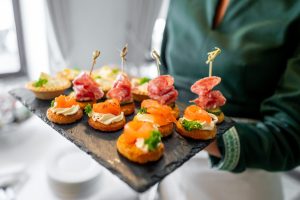 ΑΒ Βασιλόπουλος catering: Τι ετοιμάζει για πάρτι και εκδηλώσεις