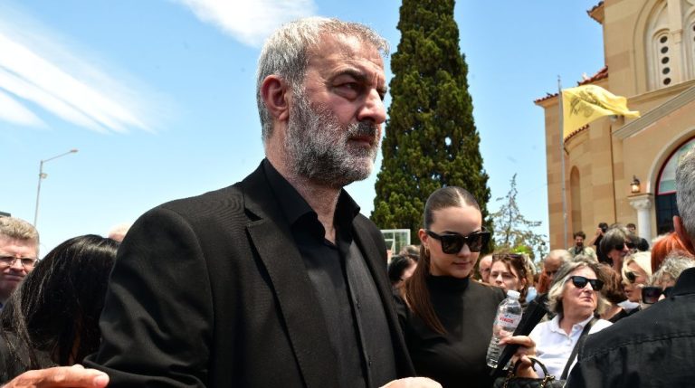 Ράγισε καρδιές ο Τραϊανός Δέλλας: «Πάλι σε σένα θα ερχόμουν. Αισθάνομαι τόσο μικρός μπροστά σου»