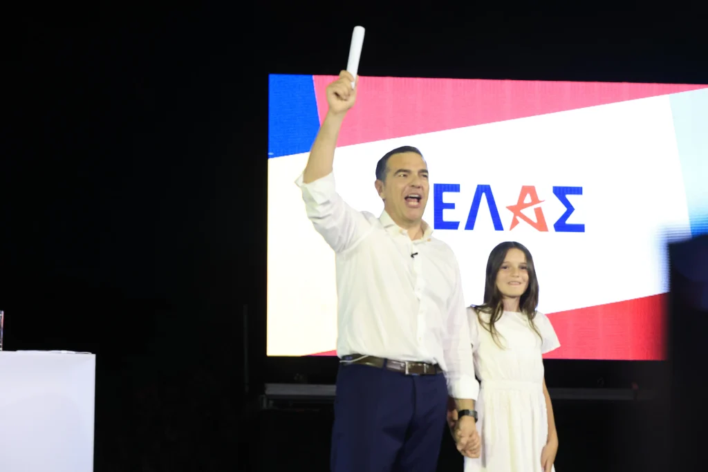 Ελληνική Αριστερή Συμπαράταξη το όνομα του νέου κόμματος Τσίπρα