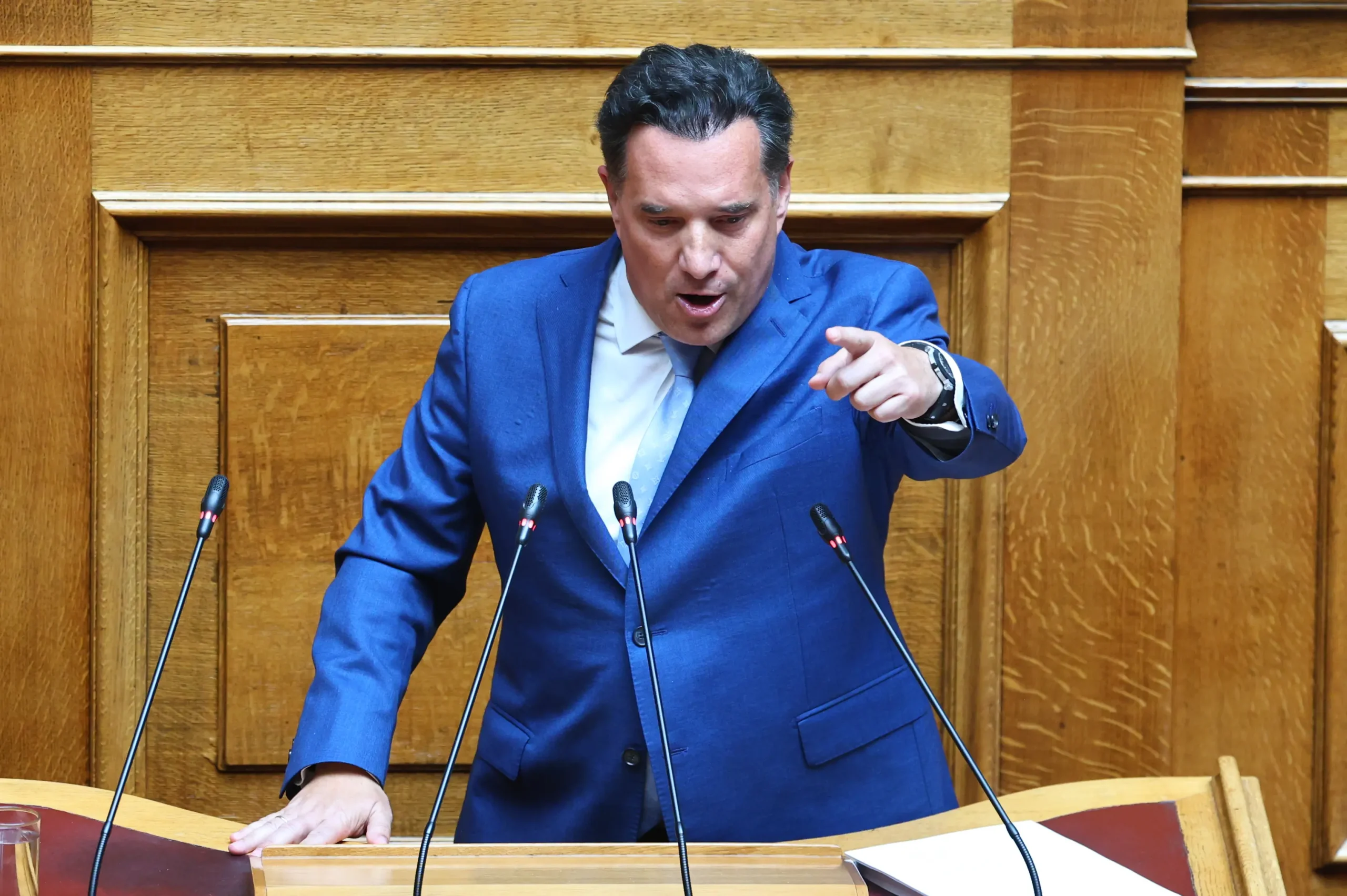 Υπ. Υγείας: Νέες μονάδες ακτινοθεραπείας, παρεμβάσεις για φαρμακοποιούς και «φρένο» στο clawback