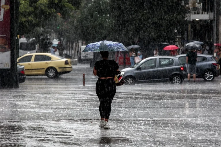 Καιρός σήμερα 19/5: Έρχεται παρατεταμένη αστάθεια με μπόρες, καταιγίδες και χαλάζι