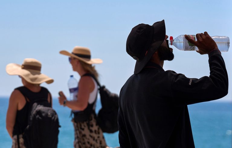 Κύμα ακραίας ζέστης «χτυπά» τη Δυτική Ευρώπη – Οκτώ νεκροί, θερμοκρασίες έως και 40°C