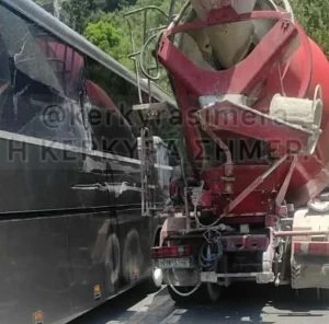 Κέρκυρα: Τροχαίο με τουριστικό λεωφορείο κρουαζιέρας στο Νησάκι – Συγκρούστηκε με μπετονιέρα