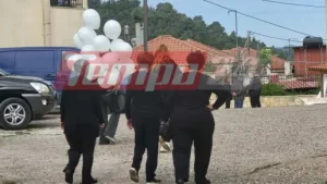 Θρήνος στην Ηλεία για τον 13χρονο – Το τελευταίο αντίο με λευκά μπαλόνια