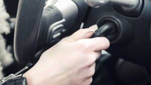 Πότε το ρελαντί στο αυτοκίνητο μπορεί να φέρει πρόστιμο 350 ευρώ
