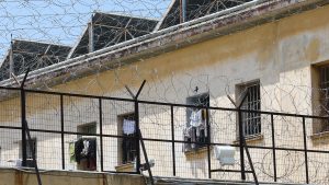 Βίντεο από τον Κορυδαλλό προκαλεί σάλο – Ισοβίτες σε πάρτι με ποτά, χρυσά και κινητά