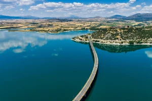 Κοζάνη: Νεκρός άνδρας εντοπίστηκε μέσα σε αυτοκίνητο στη λίμνη Πολυφύτου