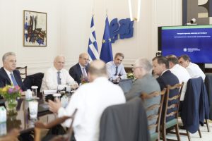 Έρχονται νέες πληρωμές στους αγρότες: Τι αποφασίστηκε στη σύσκεψη στο Μαξίμου
