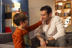 «Μπαμπά, σ’ αγαπώ»: Η κρέπα που φέρνει χάος απόψε (13/5) στις 21:00 στον Alpha