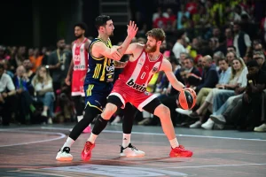 Μπάσκετ-Euroleague: Ο Ολυμπιακός πέρασε στον τελικό, νίκησε 79-61 τη Φενερμπαχτσέ
