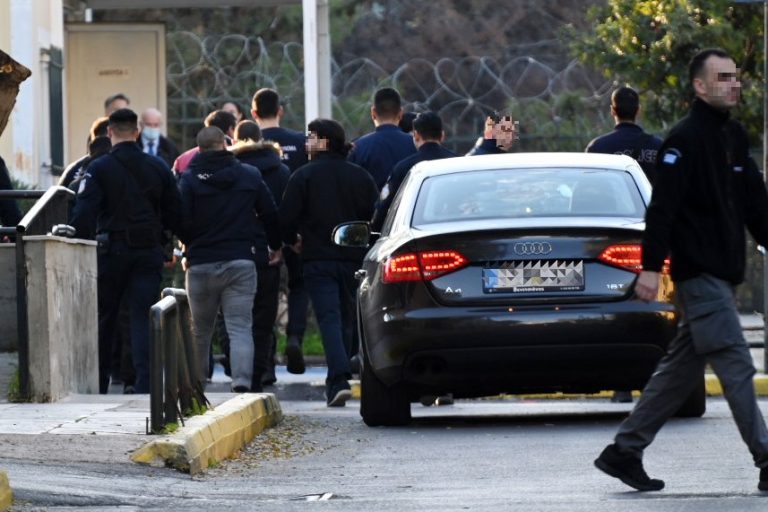 ΟΠΕΚΕΠΕ: Τρεις προσωρινά κρατούμενοι και τρεις γυναίκες σε κατ’οίκον περιορισμό