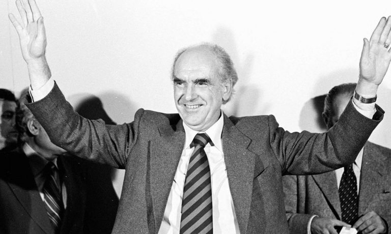 Ο Ανδρέας Παπανδρέου στις φυλακές Αβέρωφ